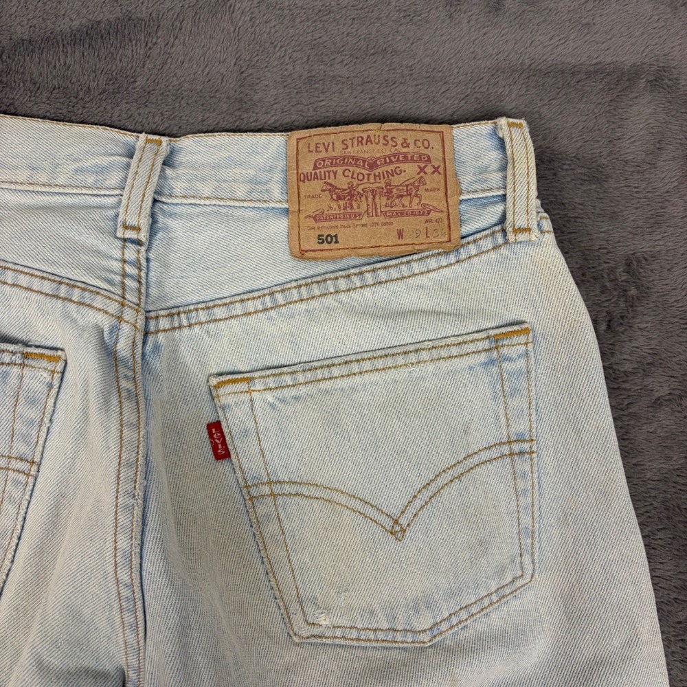 Vintage Levis Jeans Mens 29x34 Light Wash 501 Straight Leg Button Fly Distressed - Picture 4 of 9